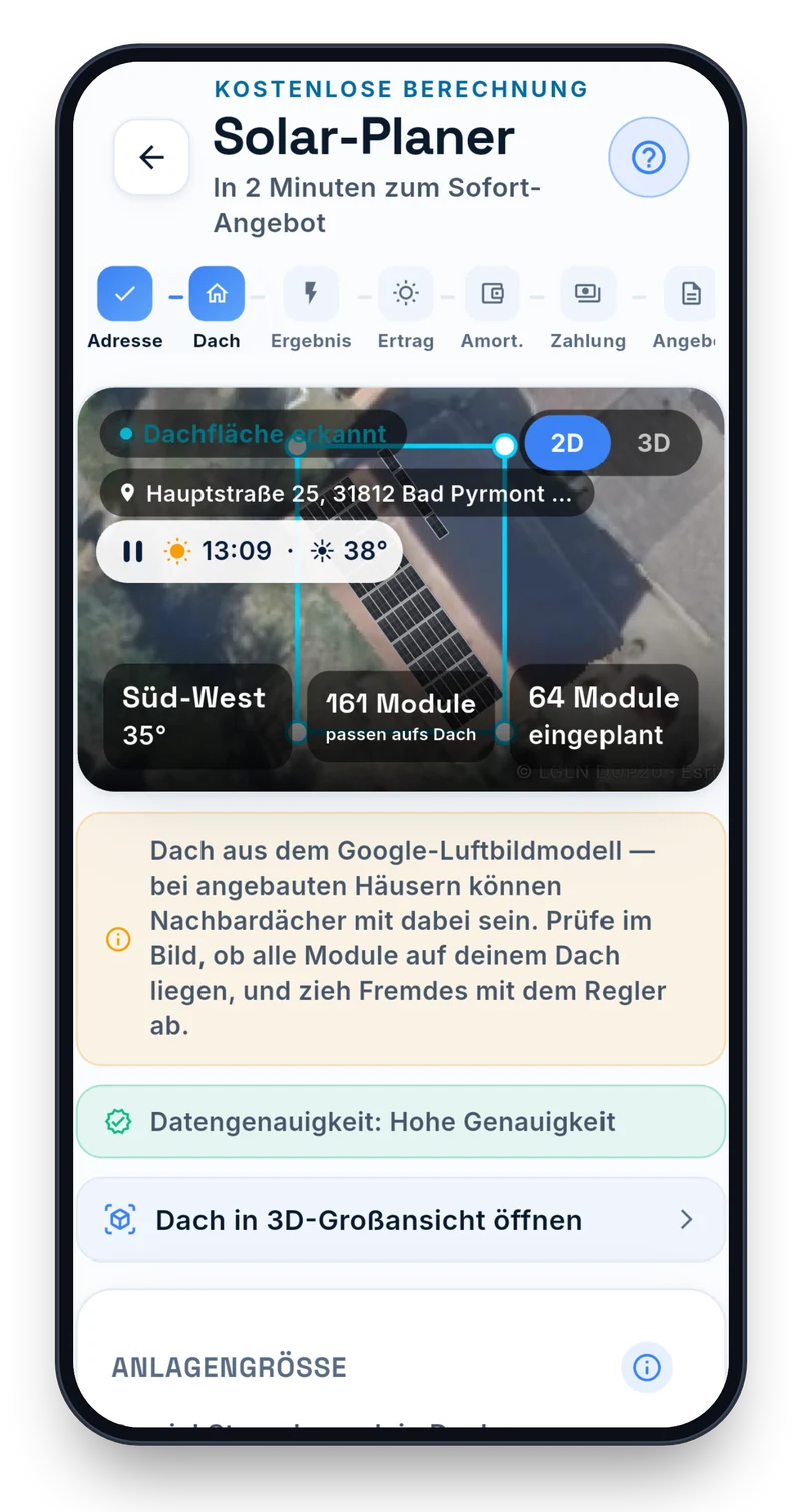 Echter Screen der Autark-App: Satellitenbild eines Daches in Bad Pyrmont mit eingeplanten Solarmodulen